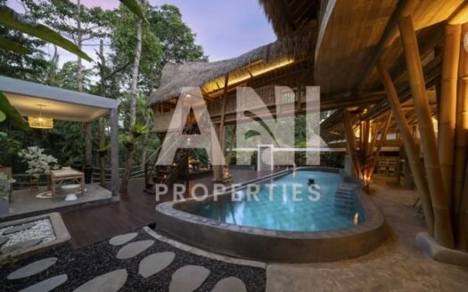 Bamboo Home in a Sustainable Community