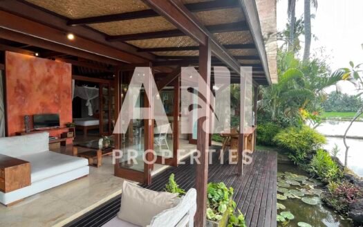 Unmatched Rice Field Views from an Eco-Loft Villa in Lodtunduh