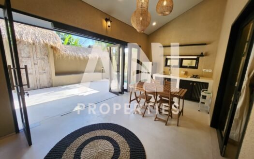 Enclosed living with tropical vibes in Lodtunduh