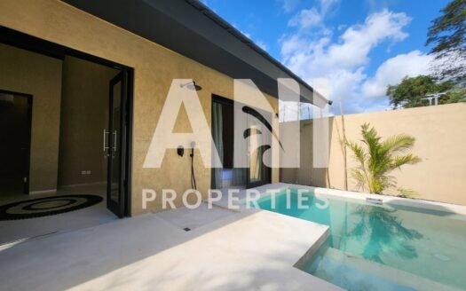 Enclosed living with tropical vibes in Lodtunduh