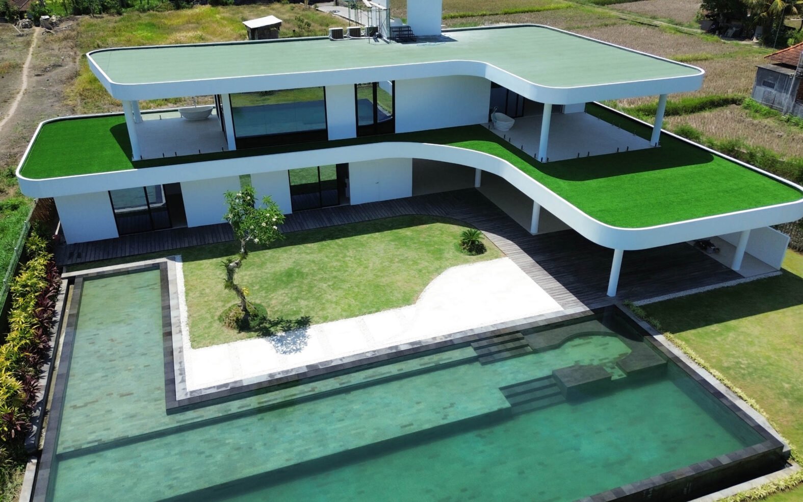 Luxurious Contemporary villa with Infinity Pool