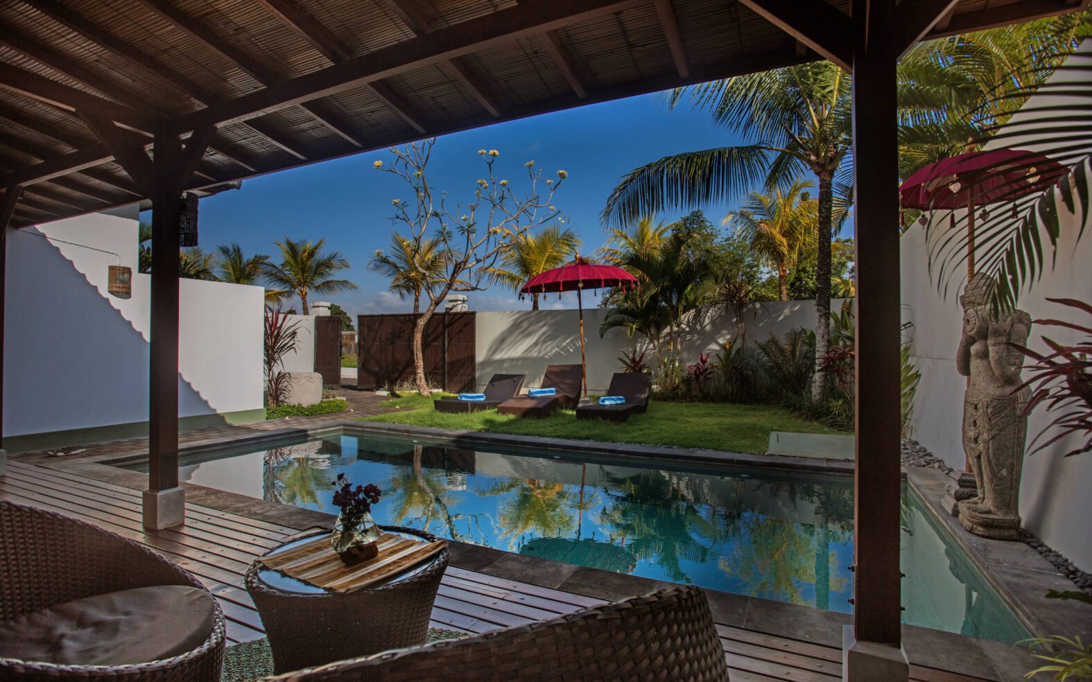 Tropical 3-Bedroom Villa with Private Pool in Peliatan