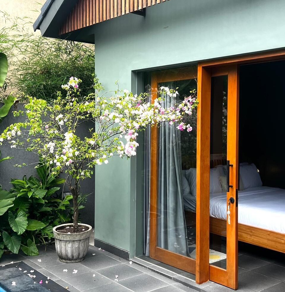 A Peaceful Modern Oasis on a quiet street in Lodtunduh